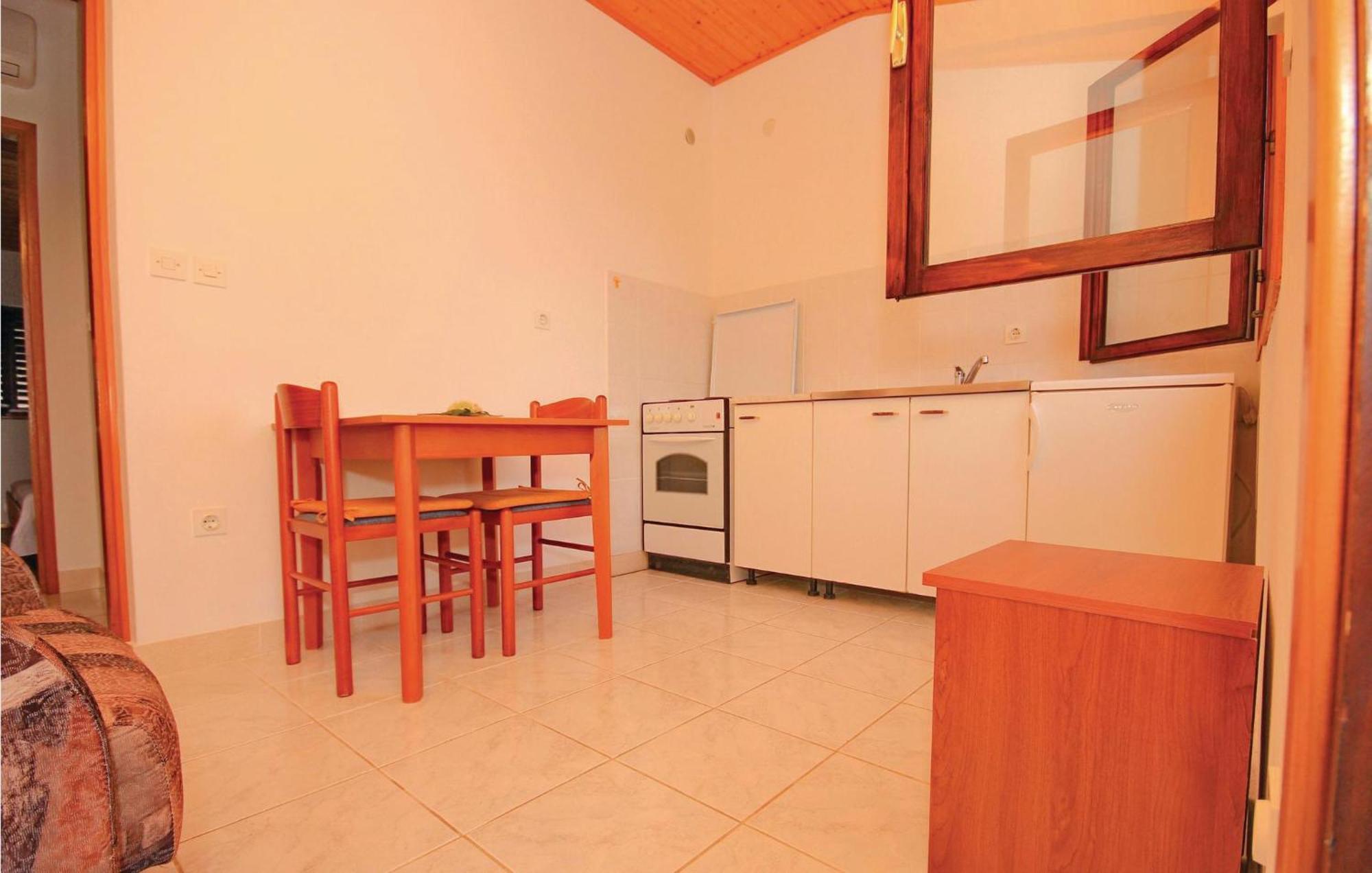 Gorgeous Apartment In Prigradica With Kitchen Exteriér fotografie